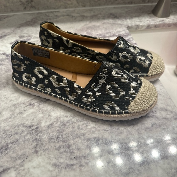 NWOT- Nautica Slip On Shoes-Animal Print size 7.5 - Picture 2 of 7